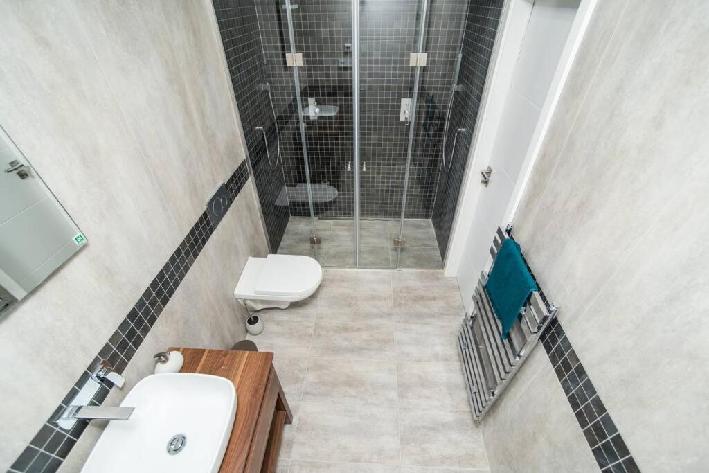 Old Town 1 Bedroom Oasis With Ac And Double Shower Praha Exteriér fotografie