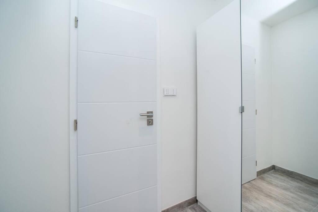 Old Town 1 Bedroom Oasis With Ac And Double Shower Praha Exteriér fotografie